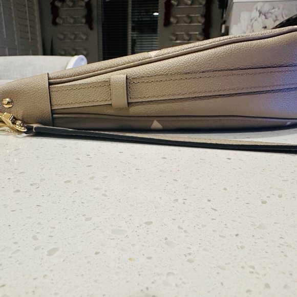 Louis Vuitton Leather Hobo Loop Bag - Picture 9 of 9